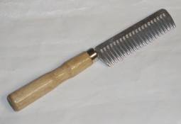 Pulling Comb with Wooden Handle